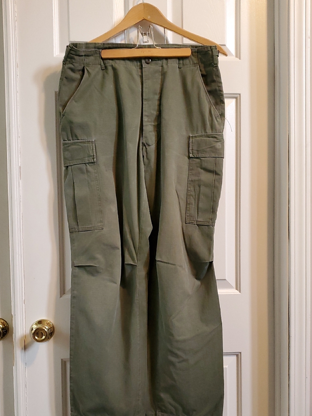 US Army Men's Regular/Medium Olive Cargo Pants - Classic Utility Style